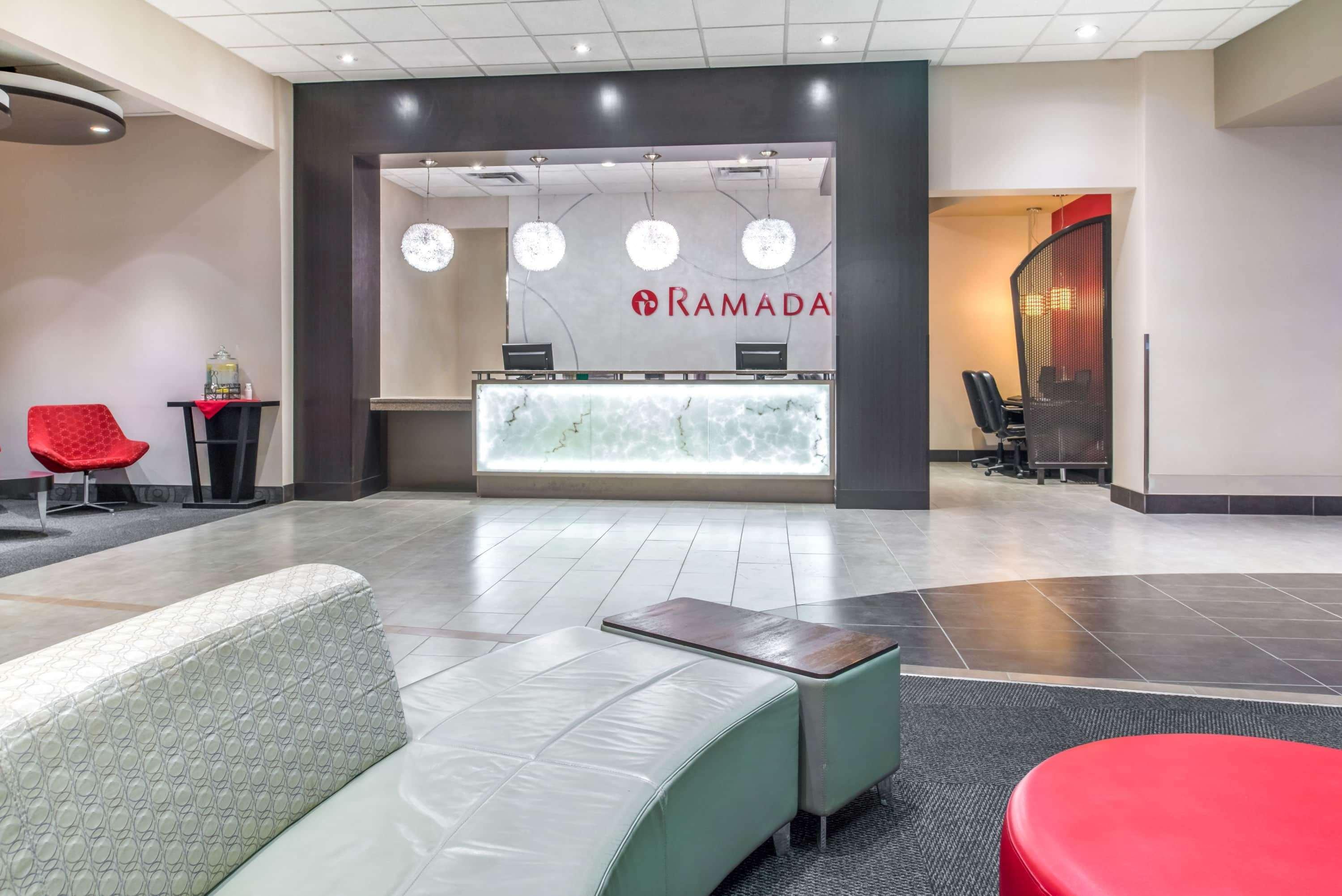 Ramada By Wyndham Saskatoon Hotel Exterior foto